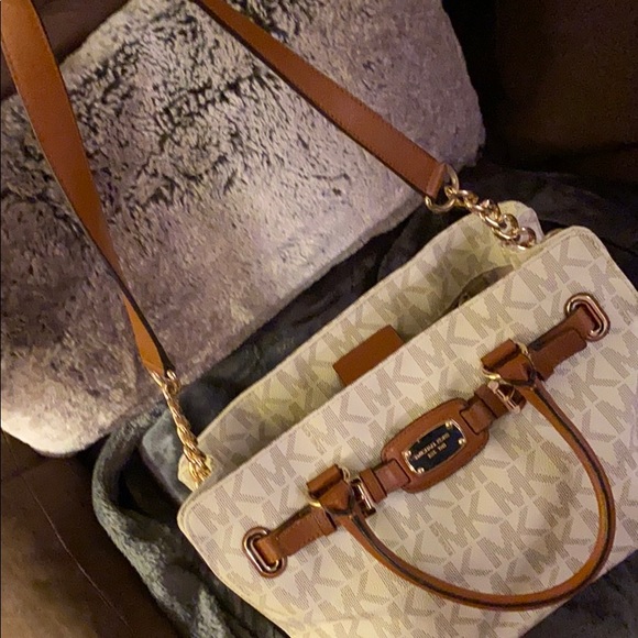Michael Kors Logo Satchel - Picture 2 of 3